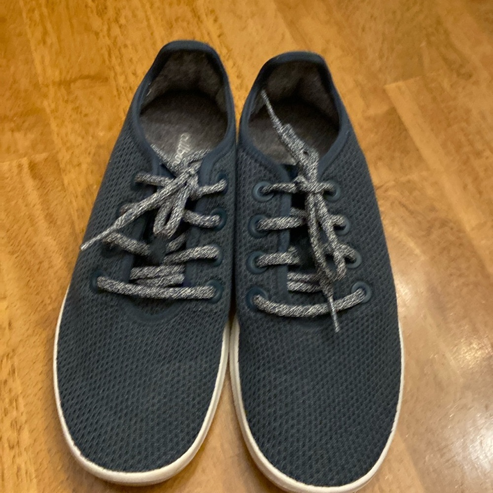 Barely worn Allbirds sneakers , size 8